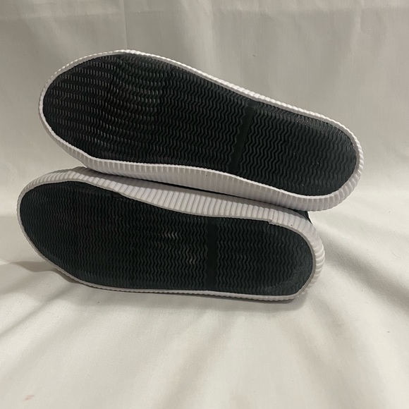 Cat & Jack shoe’s - Picture 6 of 6